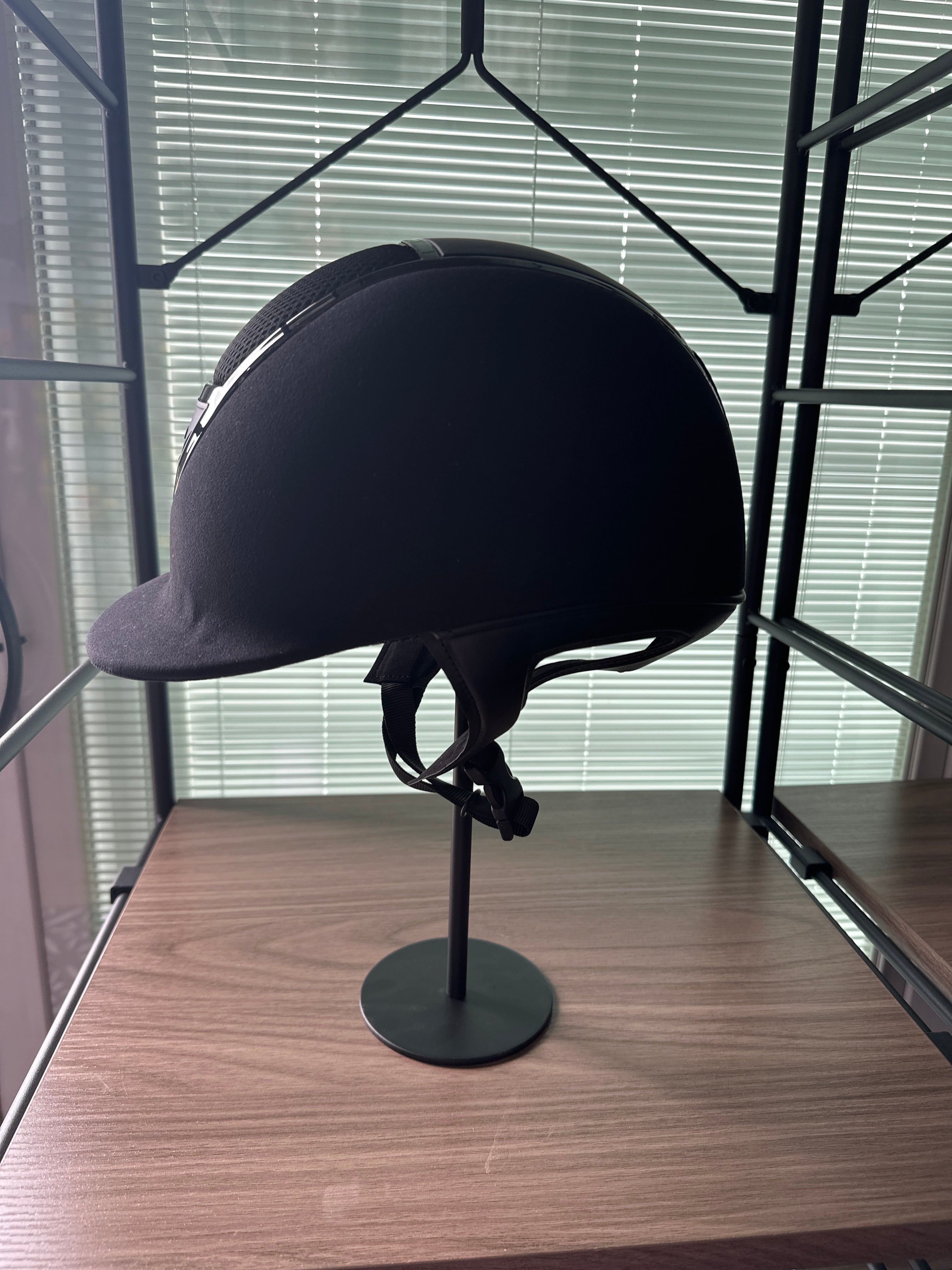 Casque IRH XLT en daim noir avec ventilation brillante